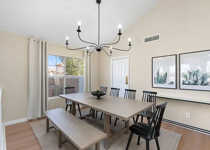 Hébergement de vacances Luxury Desert Oasis! 5 Bedroom, 3 Bath W Heated Pool *