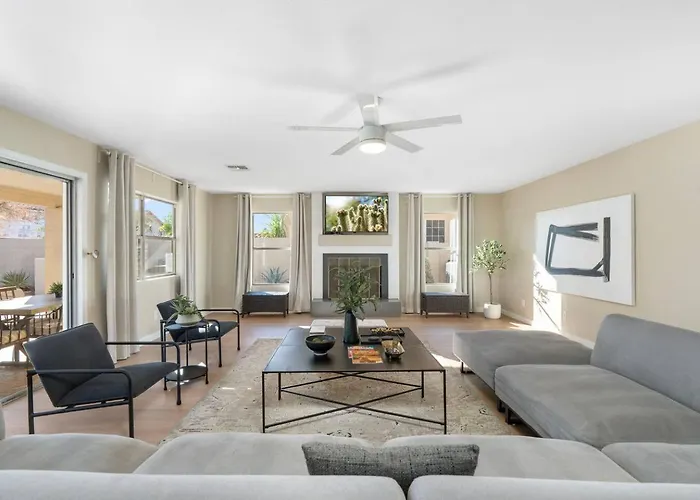 Luxury Desert Oasis! 5 Bedroom, 3 Bath W Heated Pool *