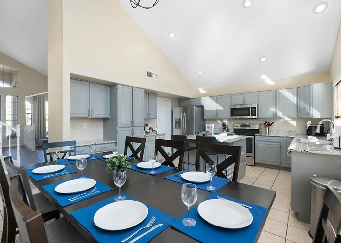 Luxury Desert Oasis! 5 Bedroom, 3 Bath W Heated Pool