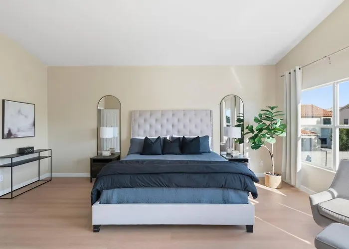 Luxury Desert Oasis! 5 Bedroom, 3 Bath W Heated Pool Mesa