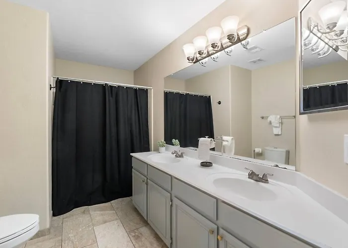 Luxury Desert Oasis! 5 Bedroom, 3 Bath W Heated Pool Hébergement de vacances Mesa