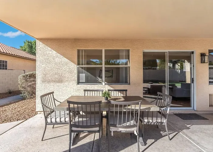 Luxury Desert Oasis! 5 Bedroom, 3 Bath W Heated Pool