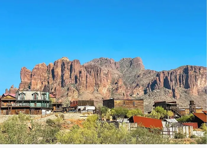Hébergement de vacances Luxury Desert Oasis! 5 Bedroom, 3 Bath W Heated Pool *