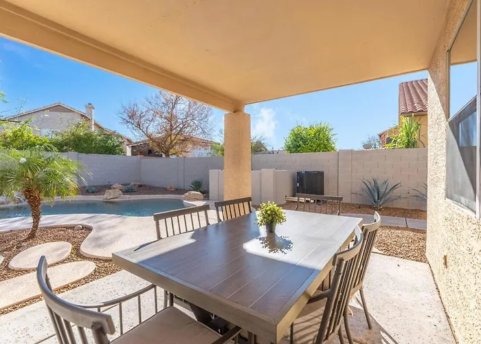 Luxury Desert Oasis! 5 Bedroom, 3 Bath W Heated Pool Hébergement de vacances