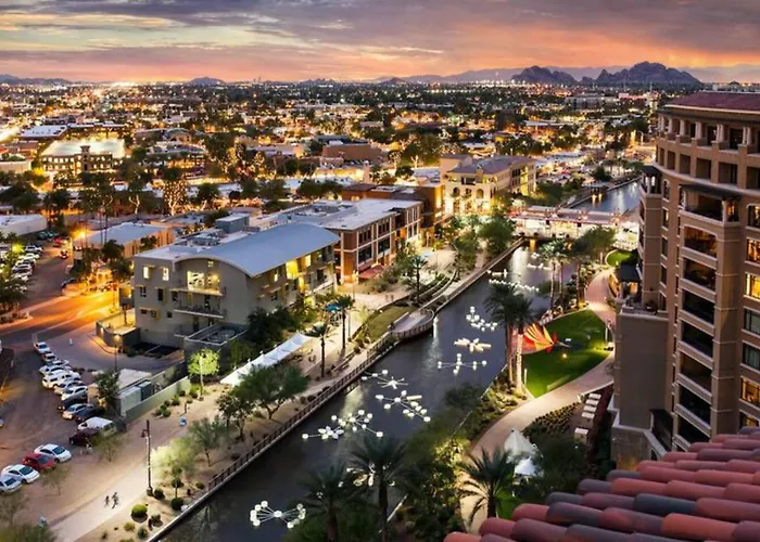 Hébergement de vacances Luxury Desert Oasis! 5 Bedroom, 3 Bath W Heated Pool *