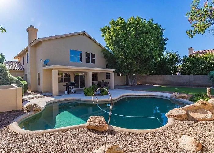 Luxury Desert Oasis! 5 Bedroom, 3 Bath W Heated Pool Hébergement de vacances Mesa