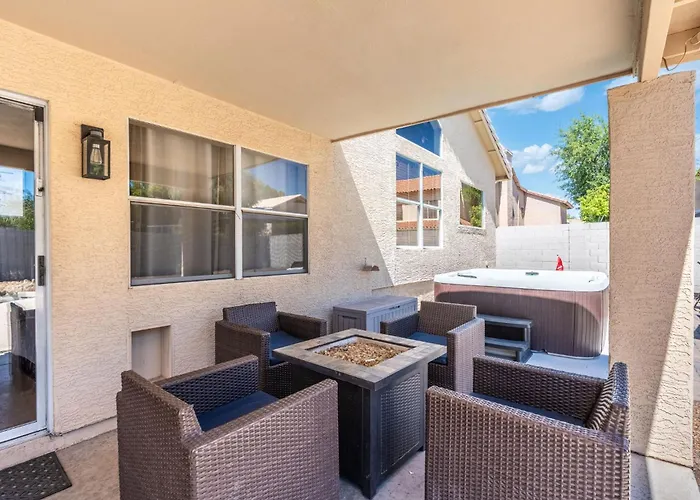 Luxury Desert Oasis! 5 Bedroom, 3 Bath W Heated Pool * Mesa