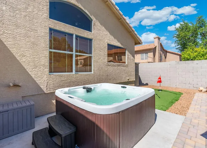 Luxury Desert Oasis! 5 Bedroom, 3 Bath W Heated Pool Hébergement de vacances