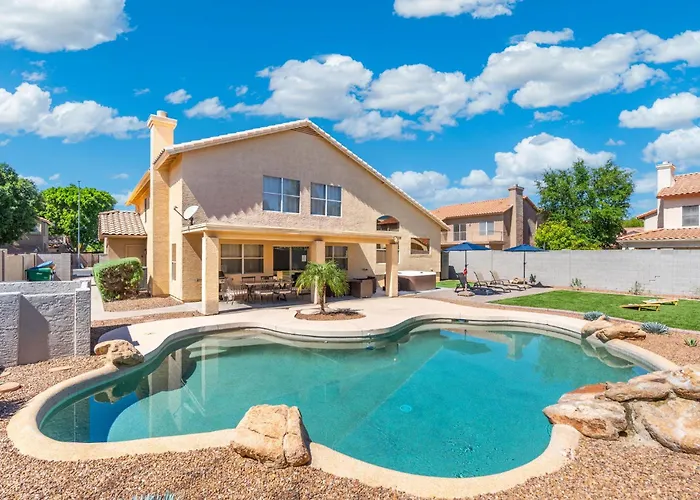 Luxury Desert Oasis! 5 Bedroom, 3 Bath W Heated Pool Hébergement de vacances