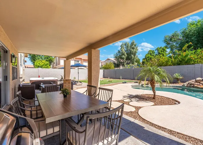 Luxury Desert Oasis! 5 Bedroom, 3 Bath W Heated Pool Hébergement de vacances *