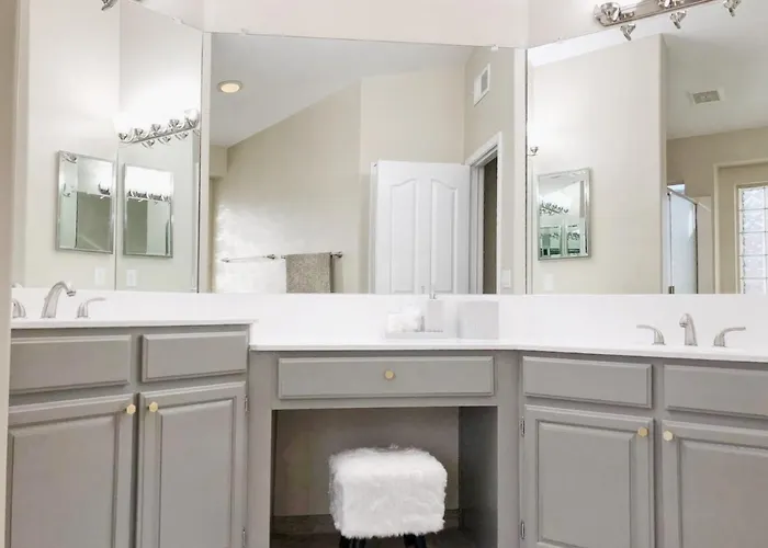Hébergement de vacances Luxury Desert Oasis! 5 Bedroom, 3 Bath W Heated Pool
